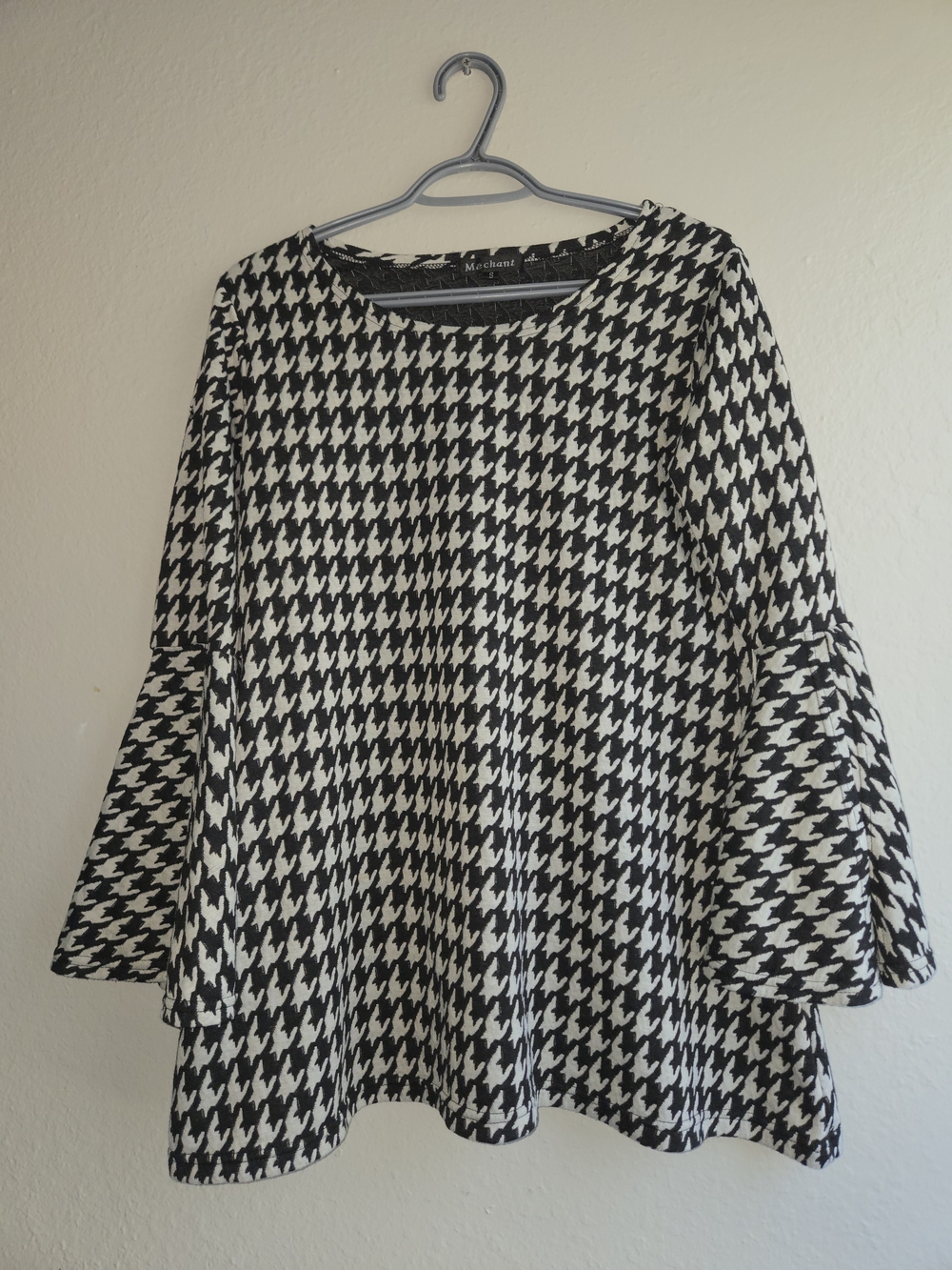 Mêchant Women's Houndstooth Bell Sleeve Top Size S Black White Stretch Tunics